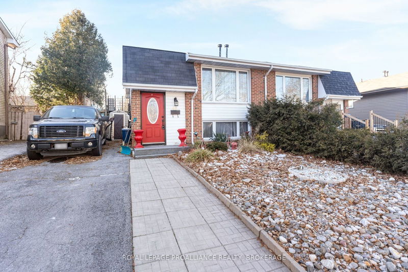 46 Wycliffe Cres, Kingston - East of Sir John A. Blvd image-0-0