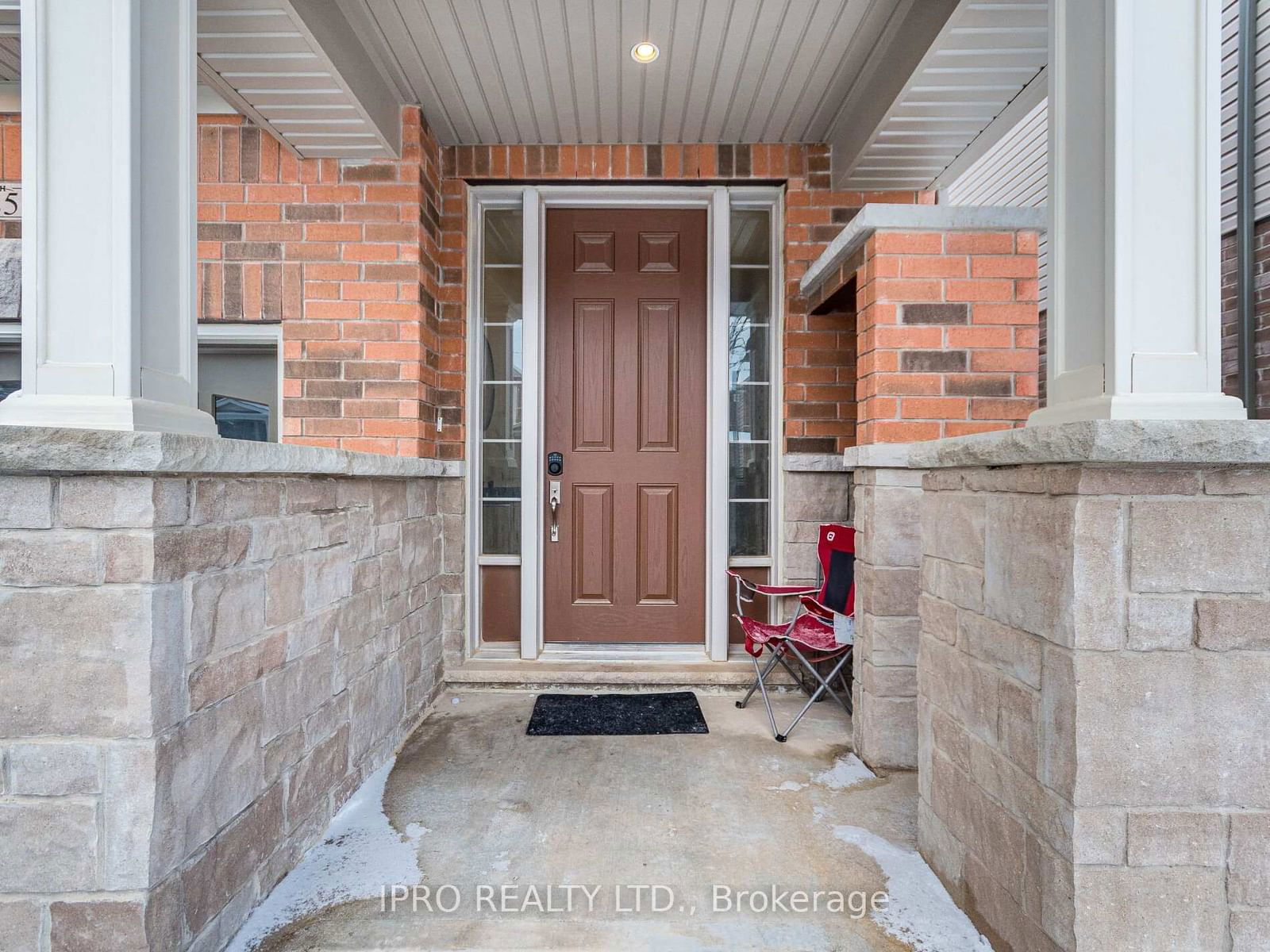 Townhouse sold at 85 Broadacre Drive, Kitchener, N2R 0S5 - MLS: X11932376