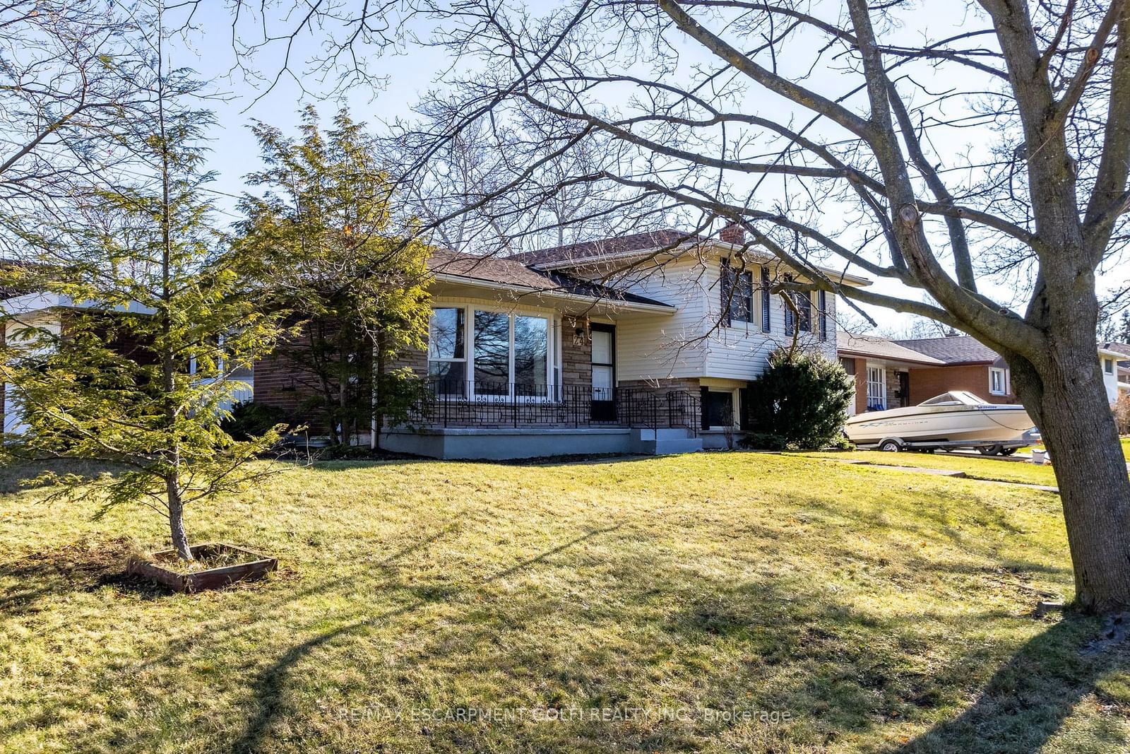 Detached House for sale at 24 Beacon Hill Drive, St. Catharines, 460 - Burleigh Hill, L2T 2X7 - MLS: X11932386