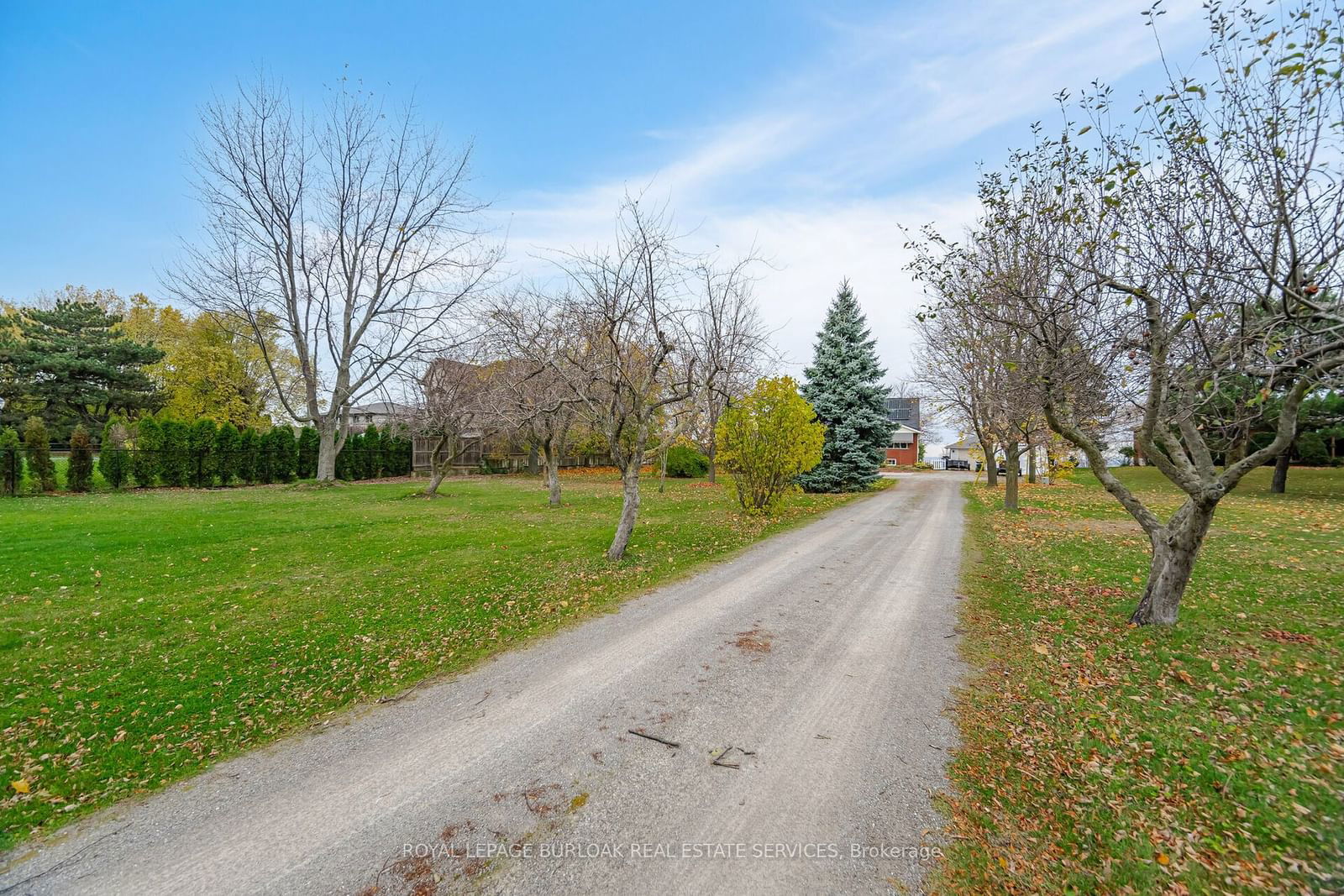 Detached House for sale at 805 Ridge Road, Hamilton, Rural Stoney Creek, L8J 2Y3 - MLS: X11932652