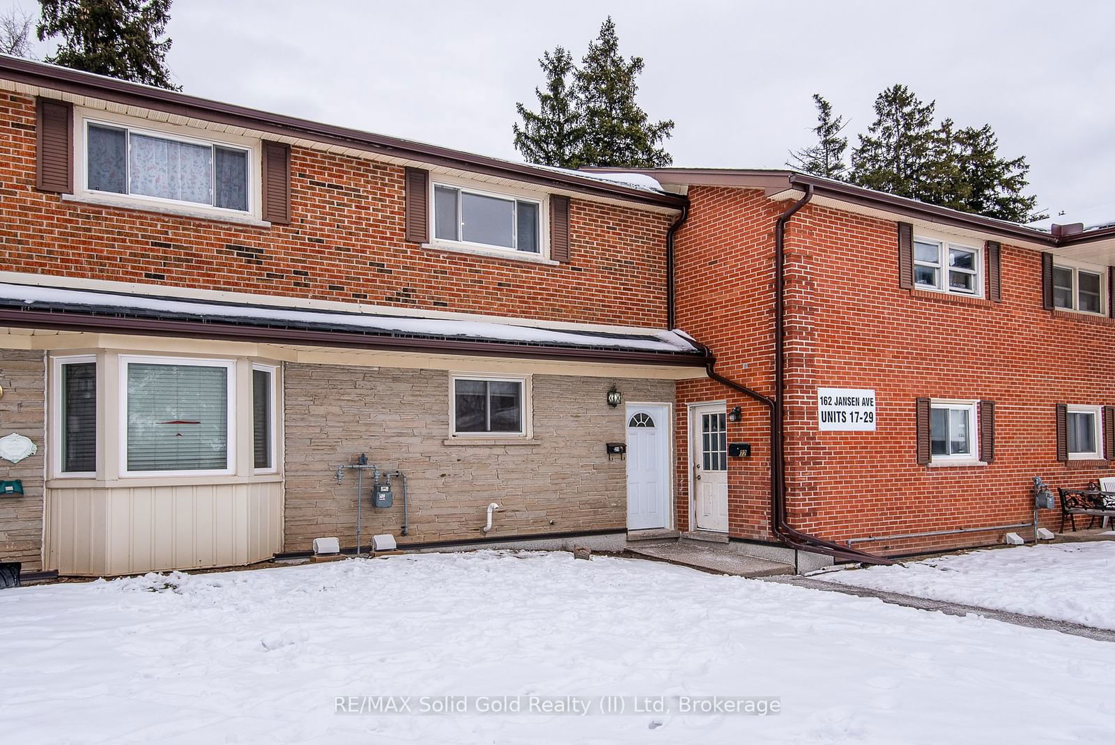 Townhouse sold at 21-162 Jansen Avenue, Kitchener, N2A 2L7 - MLS: X11932701