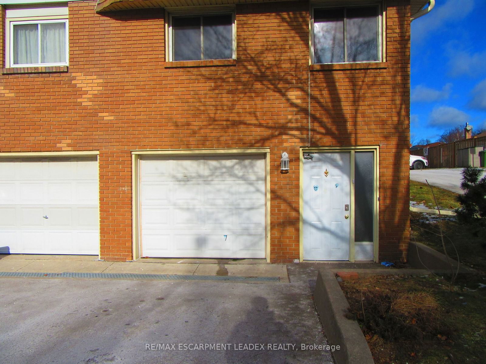 Townhouse for sale at 19 BERYL Street, Hamilton, Berrisfield, L8T 4S7 - MLS: X11932776