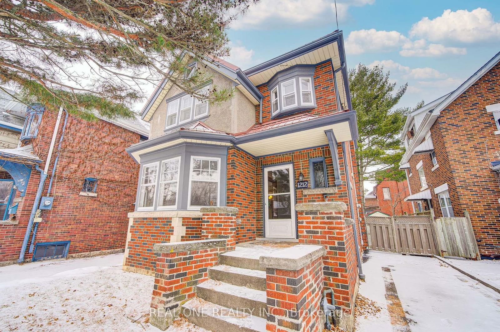 Detached House sold at 1212 King Street, Hamilton, Westdale, L8S 1M4 - MLS: X11932973