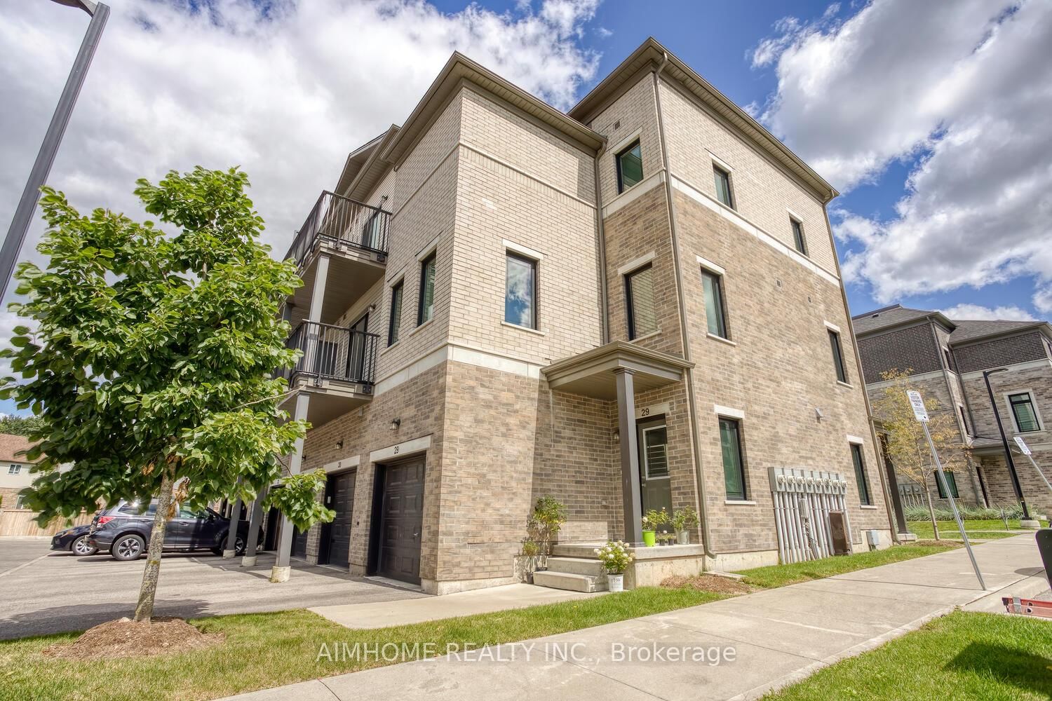 Townhouse for sale at 29-107 Westra Drive, Guelph, West Willow Woods, N1K 0A5 - MLS: X11932986