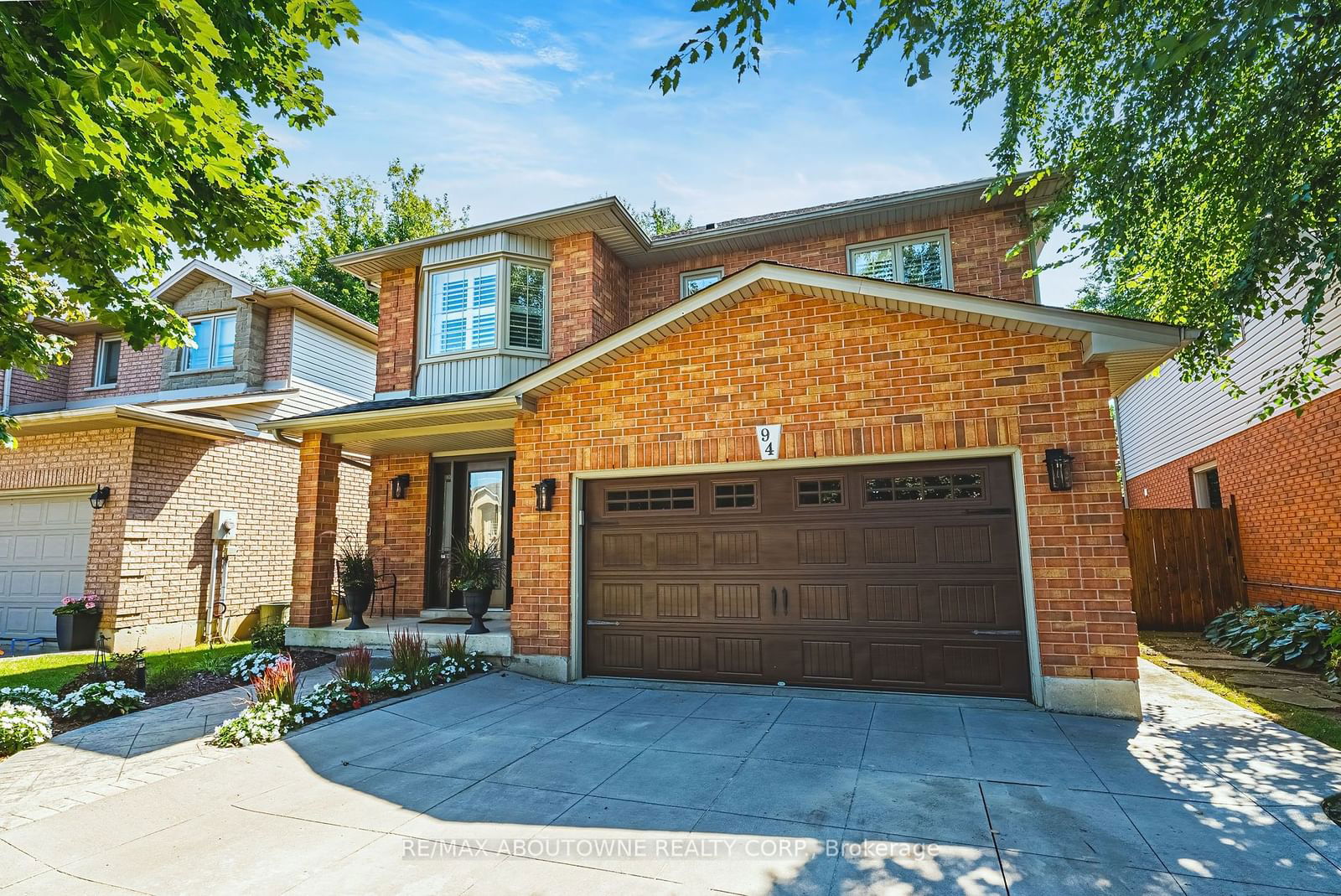 Detached House for sale at 94 Valmont Street, Hamilton, Ancaster, L9G 4Z4 - MLS: X11933255