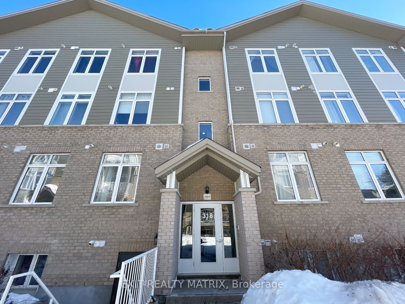 Condo sold at 318F Everest, Elmvale Acres and Area, 3701 - Elmvale Acres, K1G 4E3 - MLS: X11933463