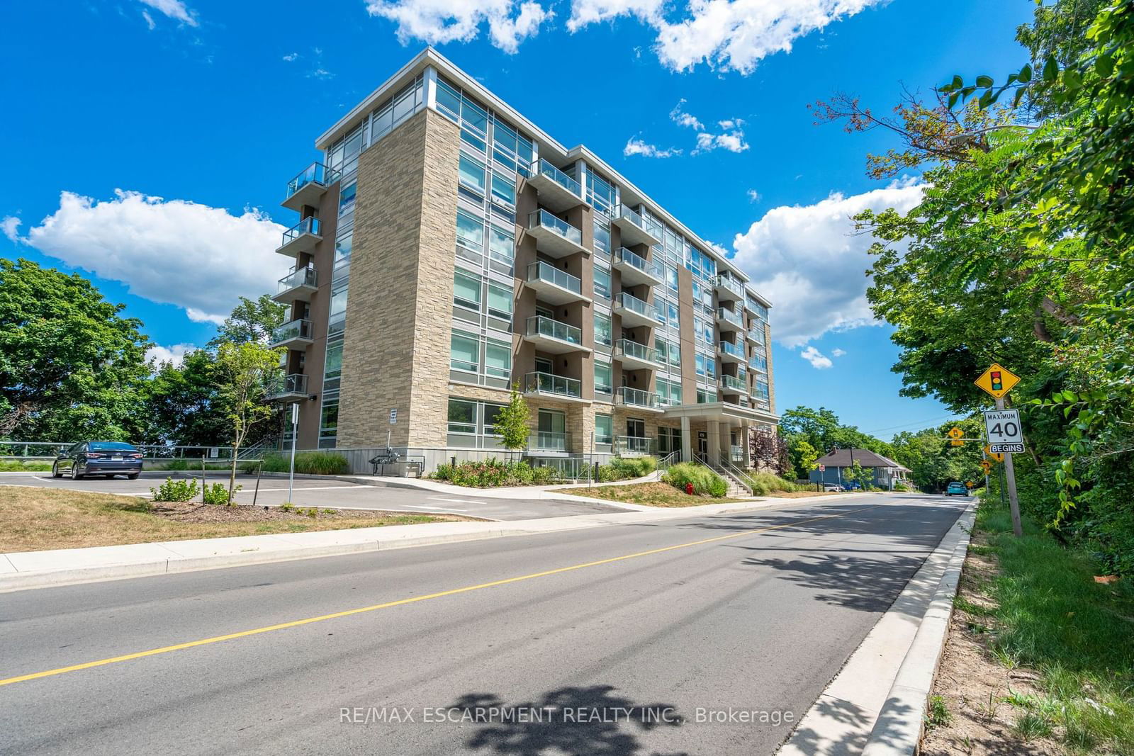 Condo for sale at 101-479 Charlton Avenue, Hamilton, Stinson, L8N 0B4 - MLS: X11933466