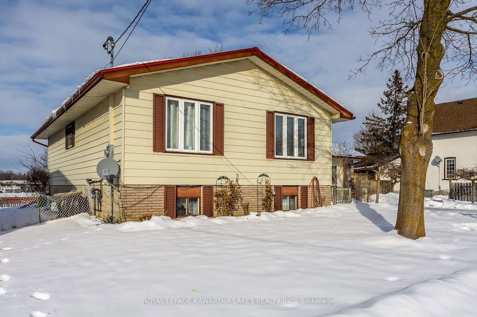 Detached House for sale at 16 Mary Street, Kawartha Lakes, Lindsay, K9V 2N4 - MLS: X11933498