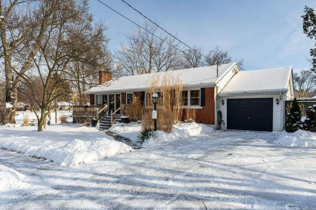 Detached House for sale at 40 Nickerson Avenue, St. Catharines, L2N 3M4 - MLS: X11933804