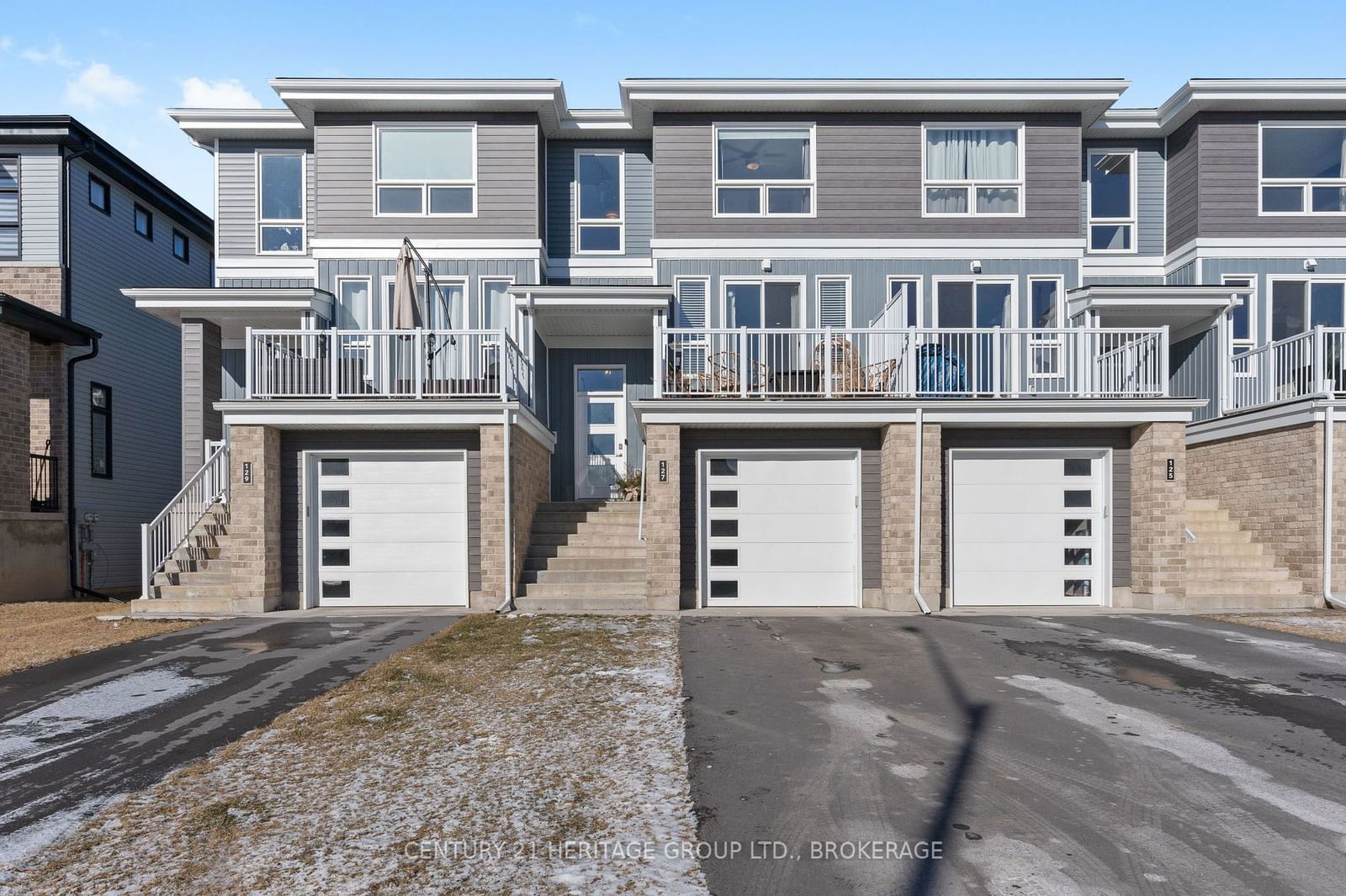 Townhouse sold at 127 Superior Drive, Loyalist, Amherstview, K7N 0E5 - MLS: X11933873