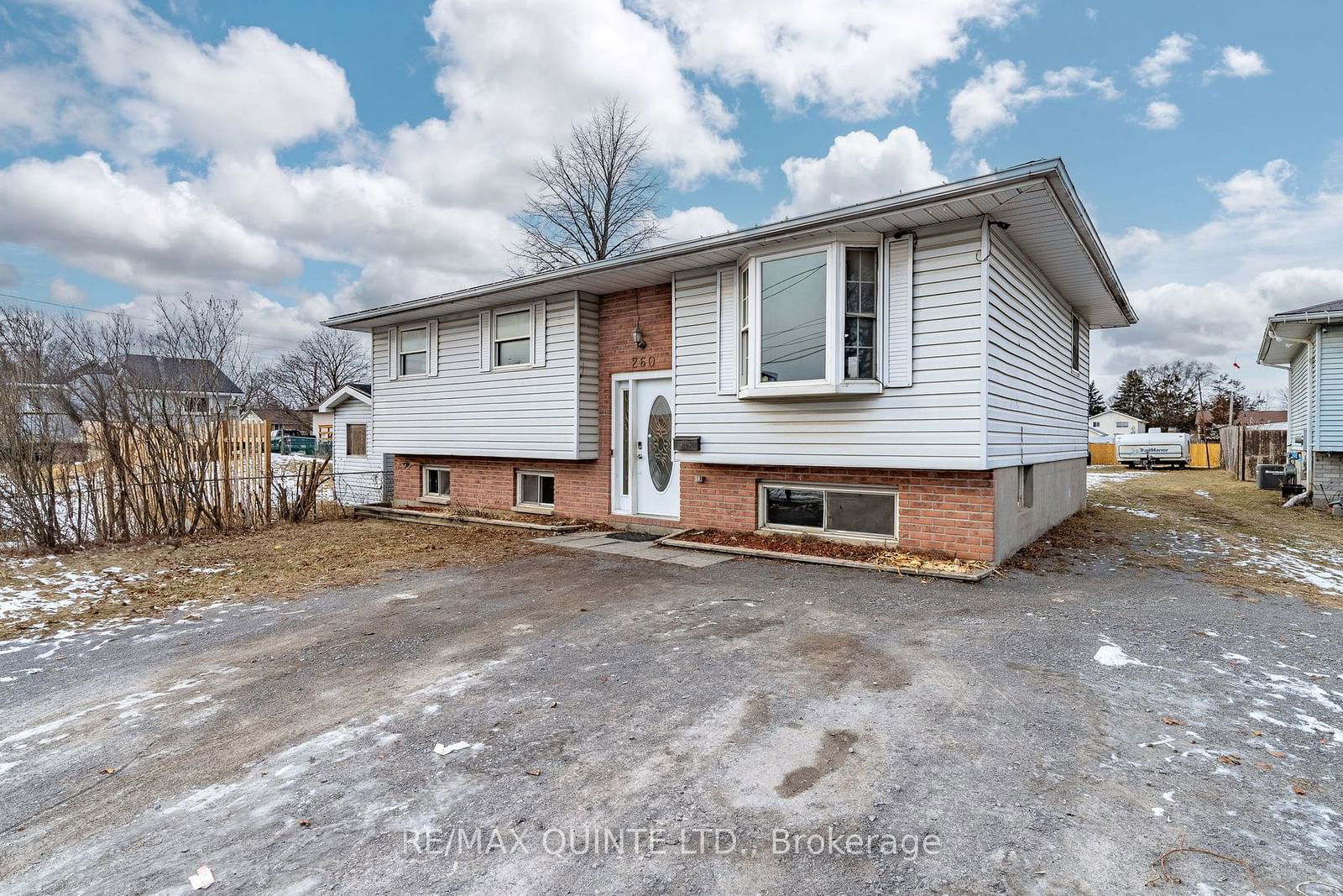 Detached House sold at 260 College Street, Belleville, K8N 5P7 - MLS: X11933931