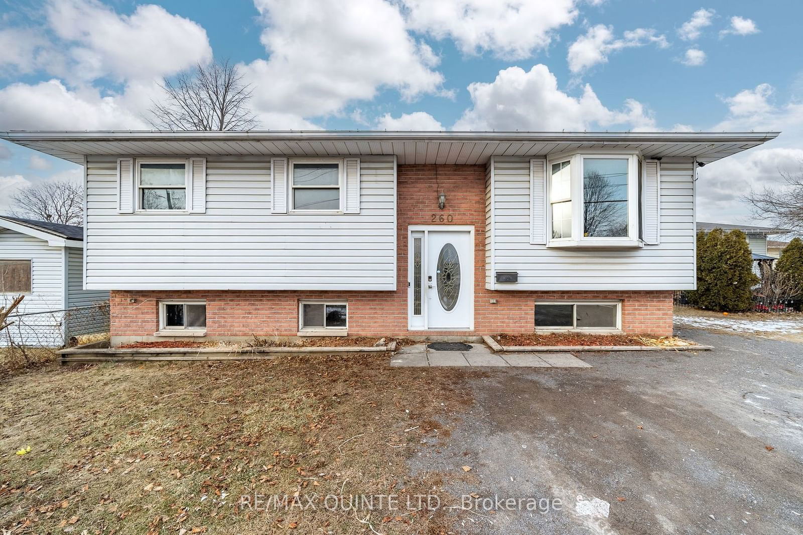 Detached House sold at 260 College Street, Belleville, K8N 5P7 - MLS: X11933931