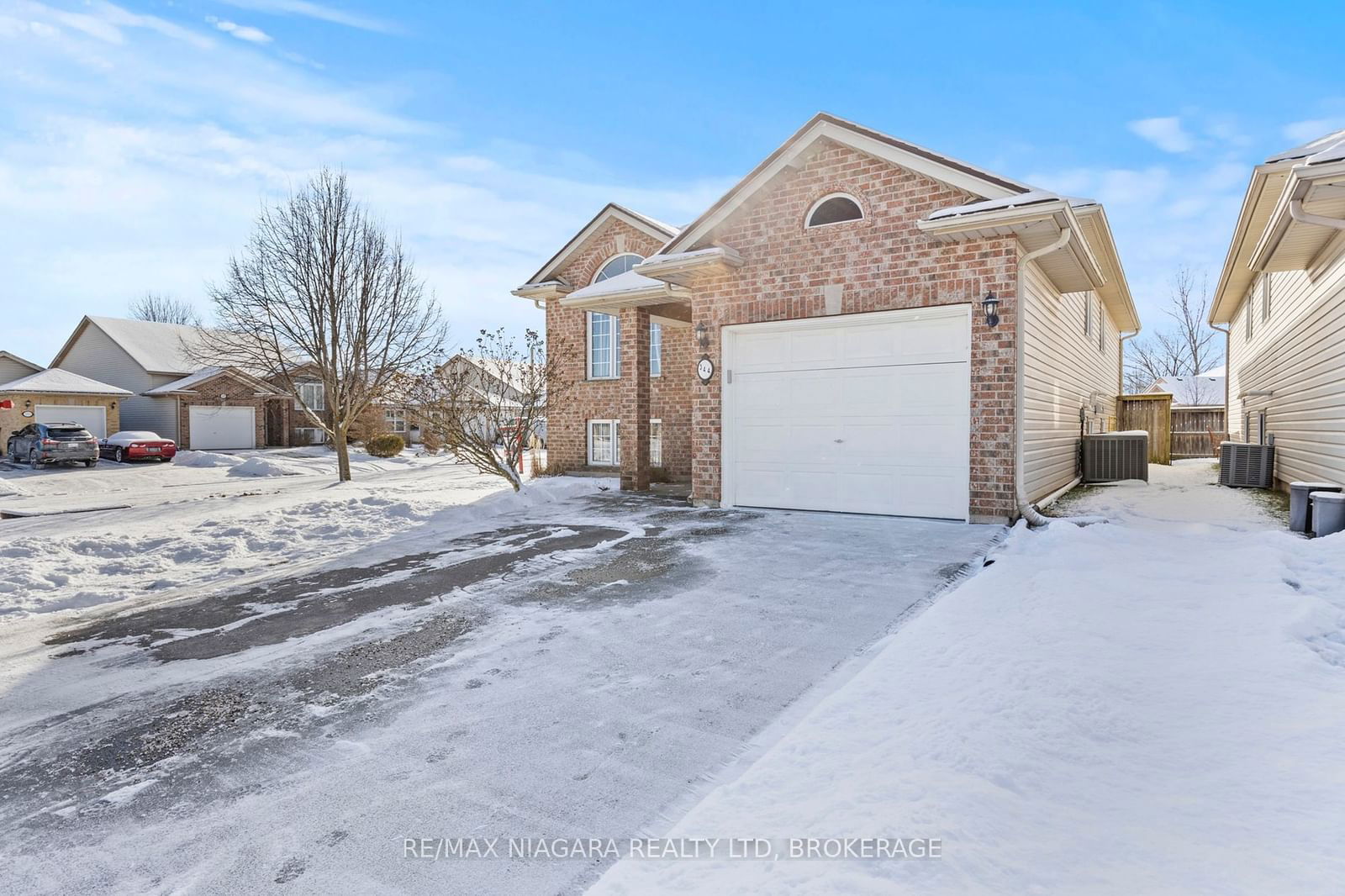 Detached House sold at 344 St. Lawrence Drive, Welland, 767 - N. Welland, L3C 7H7 - MLS: X11933970