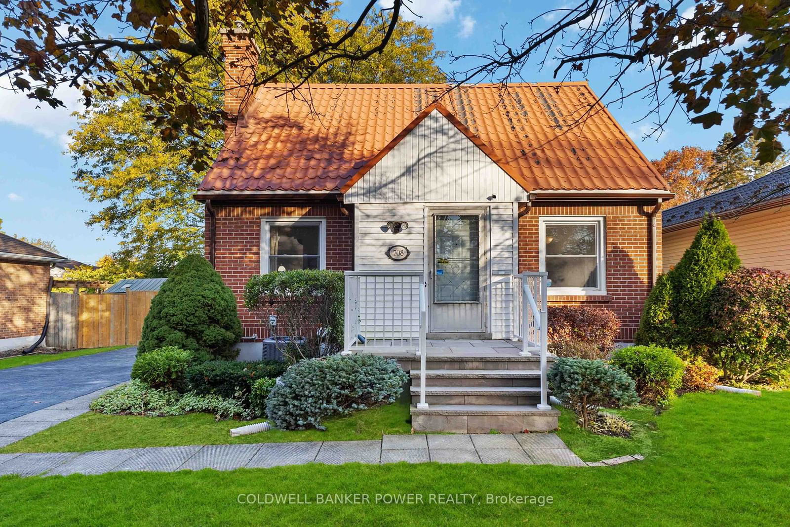 Detached House for sale at 708 Leroy Avenue, London, East C, N5Y 4G3 - MLS: X11934214