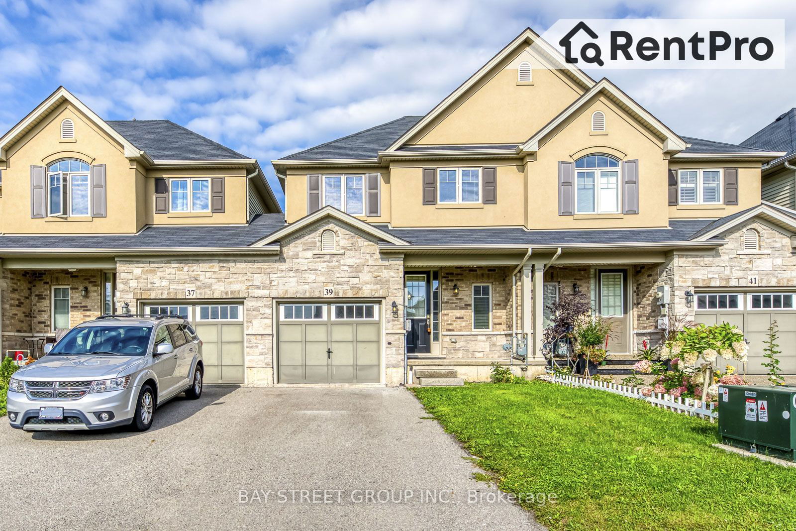 Townhouse for lease at 39 Sexton Crescent, Hamilton, Ancaster, L9G 0E3 - MLS: X11934413