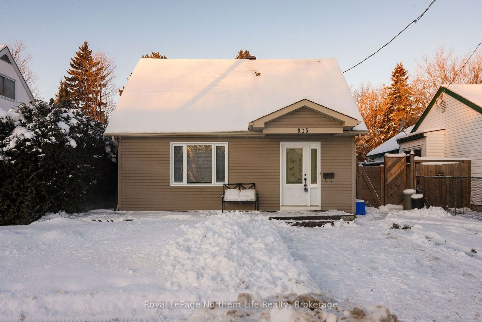 Detached House sold at 985 Galt Street, North Bay, Central, P1B 5N5 - MLS: X11934517