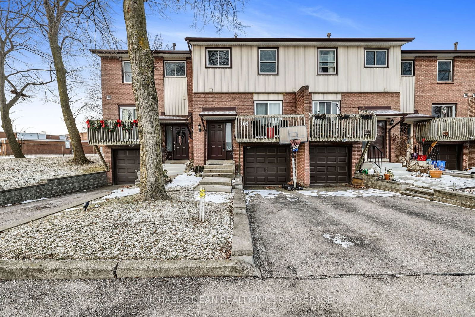 Townhouse for sale at 103-1115 Paramound Drive, Hamilton, Stoney Creek, L8J 1P6 - MLS: X11934694