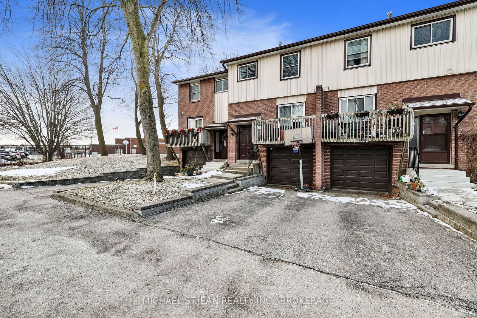 Townhouse for sale at 103-1115 Paramound Drive, Hamilton, Stoney Creek, L8J 1P6 - MLS: X11934694