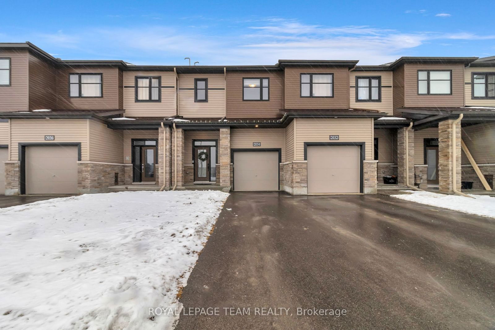 Townhouse for sale at 2034 Caltra Crescent, Barrhaven, 7711 - Barrhaven - Half Moon Bay, K2J 6V4 - MLS: X11934702