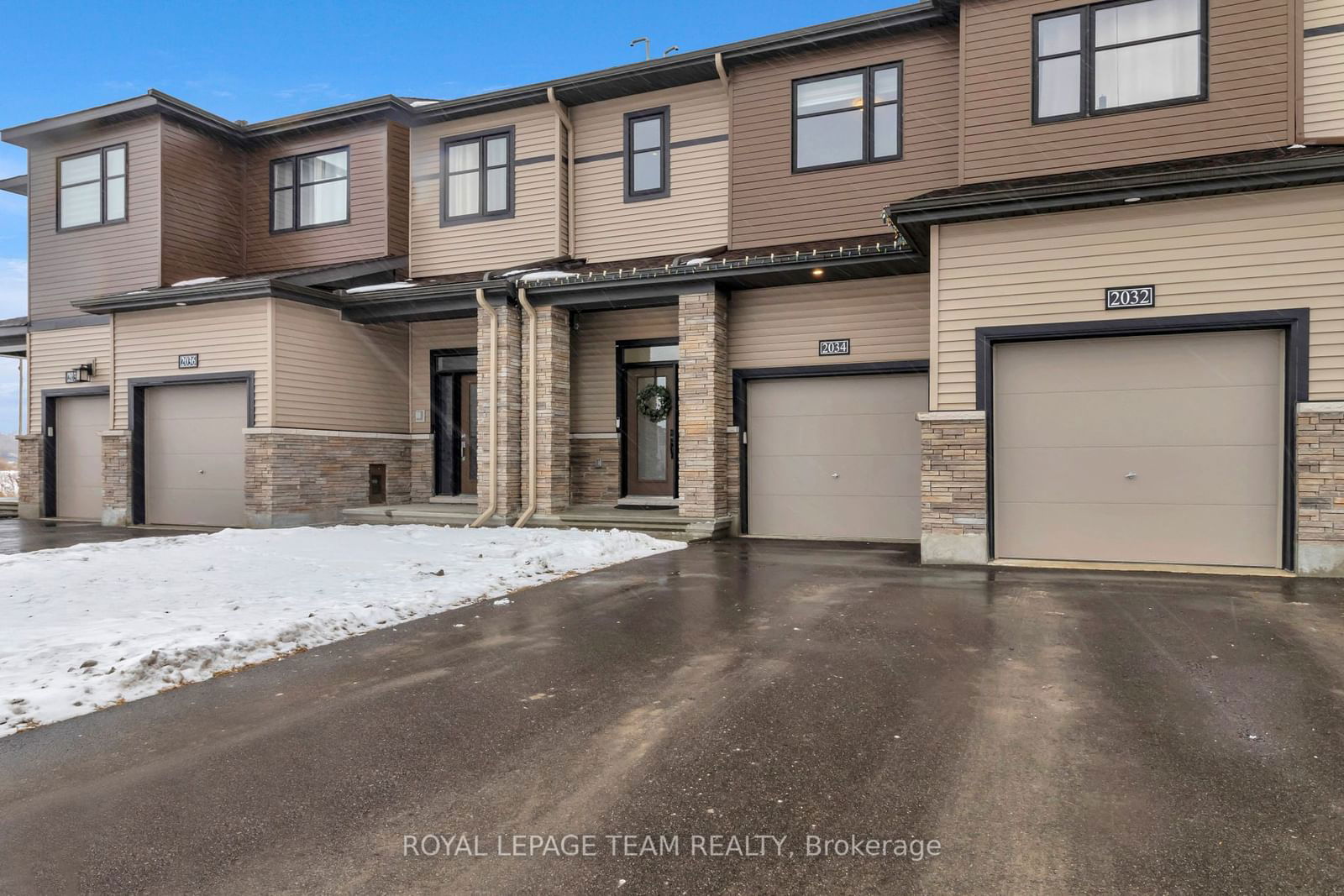 Townhouse for sale at 2034 Caltra Crescent, Barrhaven, 7711 - Barrhaven - Half Moon Bay, K2J 6V4 - MLS: X11934702