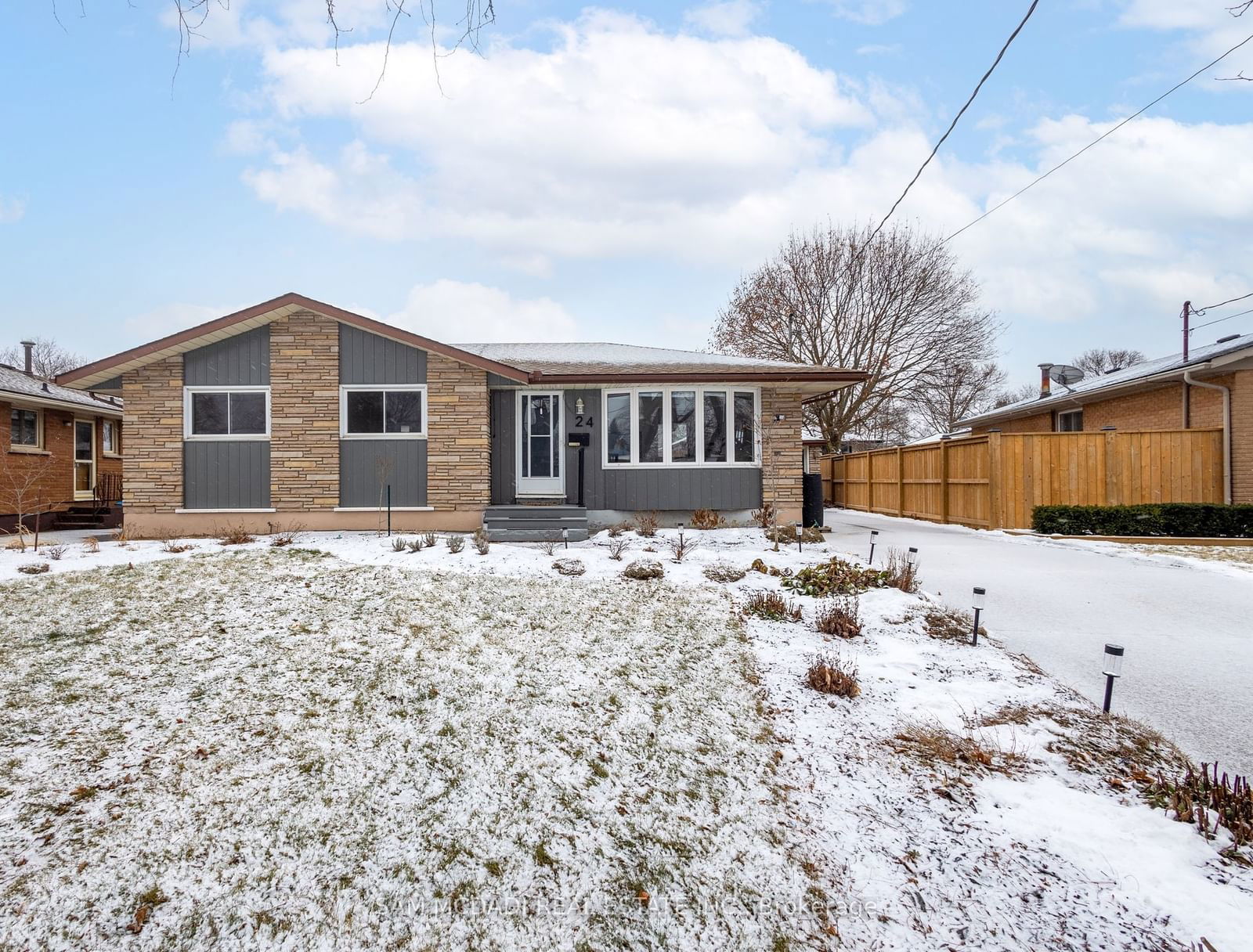 Detached House for sale at 24 Regent Drive, St. Catharines, L2M 3L5 - MLS: X11935078