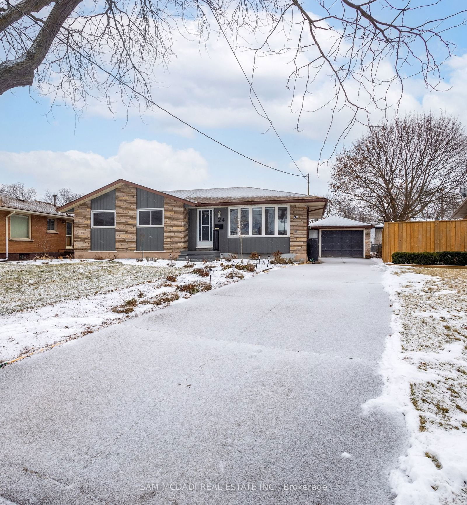 Detached House for sale at 24 Regent Drive, St. Catharines, L2M 3L5 - MLS: X11935078