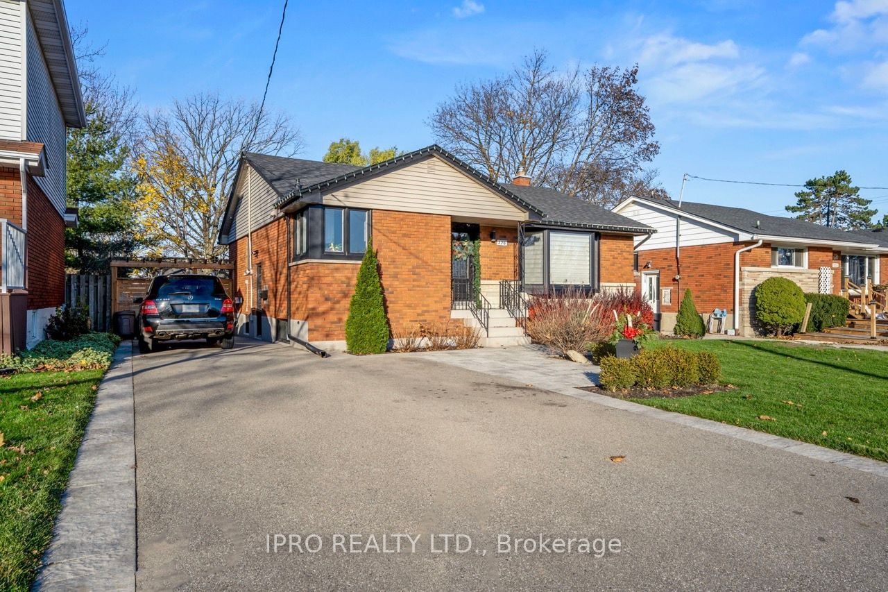 Detached House for sale at 126 West 26th Street, Hamilton, Westcliffe, L9C 4Z4 - MLS: X11935572