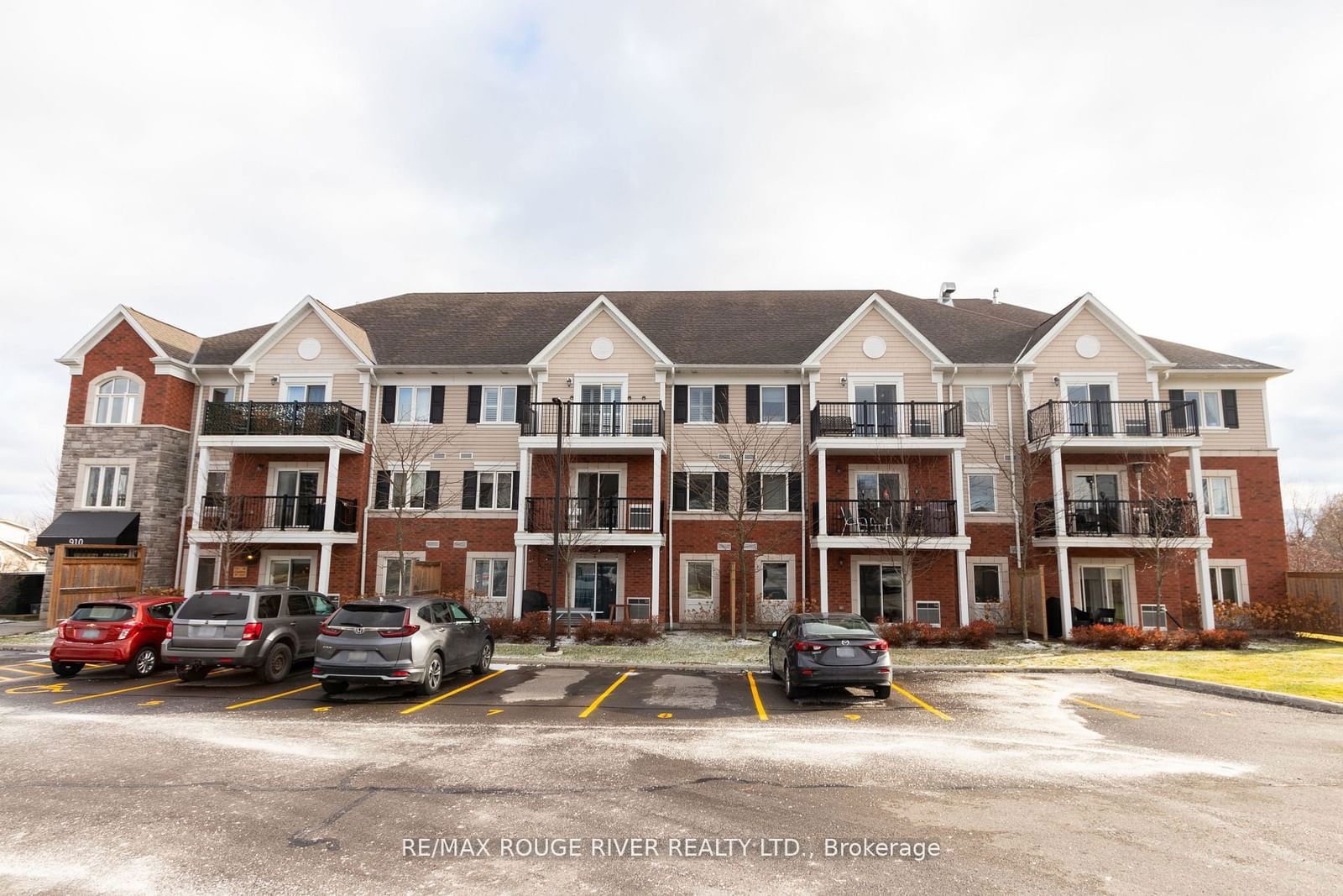 Condo sold at 305-910 Wentworth Street, Peterborough, Monaghan, K9J 8R8 - MLS: X11935982