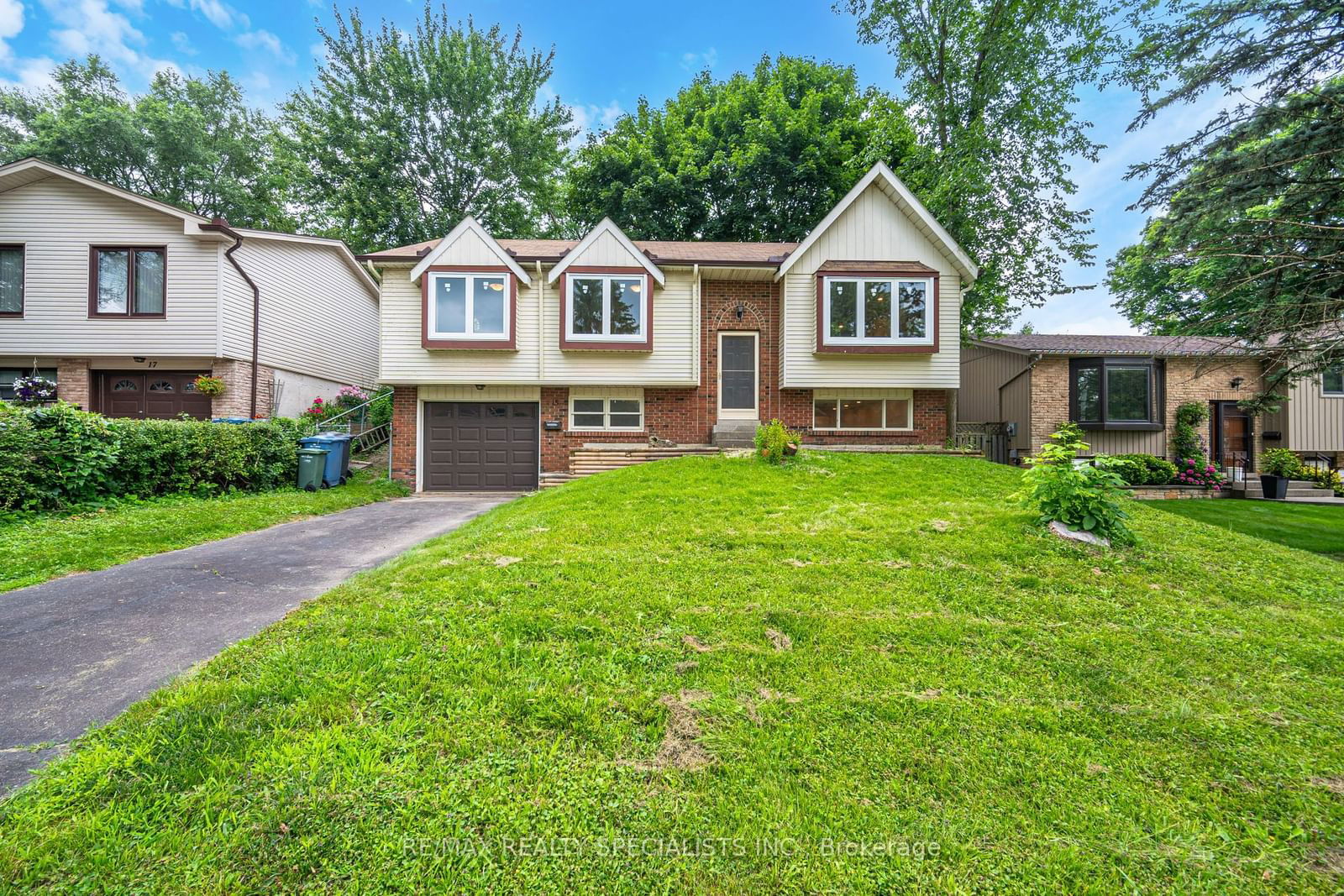 Detached House for sale at 15 Woodridge Drive, Guelph, Parkwood Gardens, N1H 7E3 - MLS: X11936006