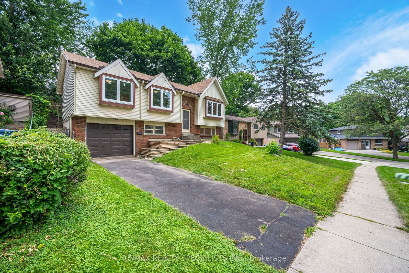 Detached House for sale at 15 Woodridge Drive, Guelph, Parkwood Gardens, N1H 7E3 - MLS: X11936006