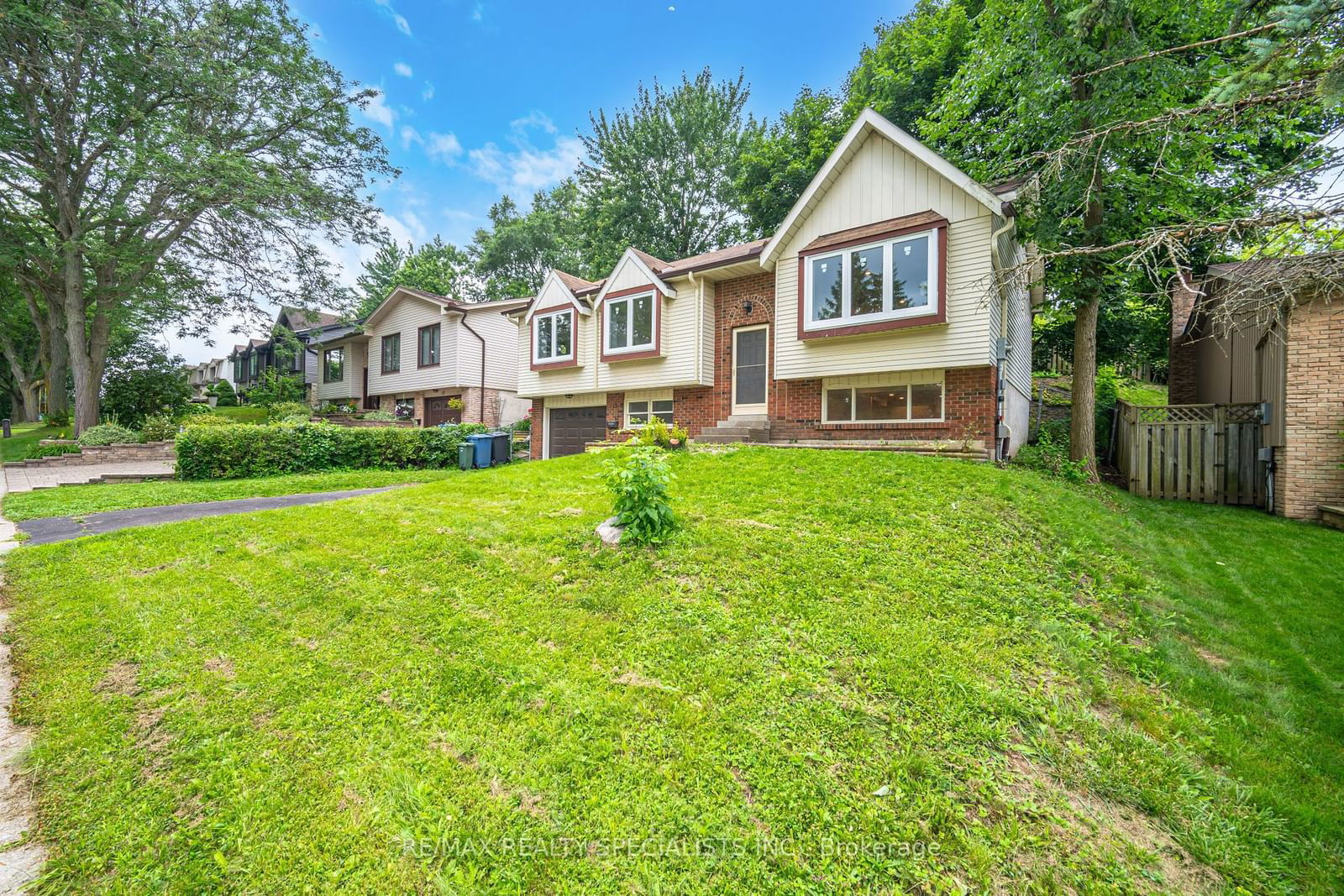 Detached House for sale at 15 Woodridge Drive, Guelph, Parkwood Gardens, N1H 7E3 - MLS: X11936006