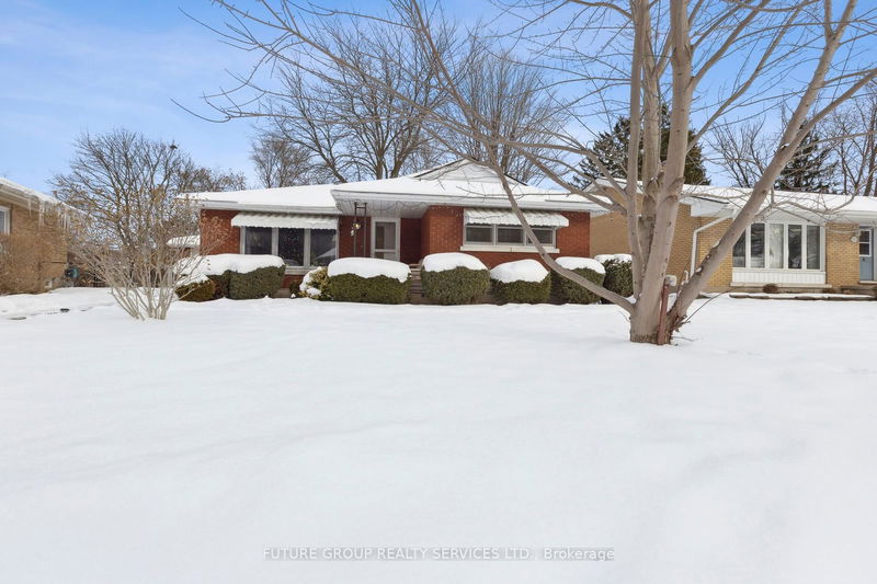 home for sale on 123 Elgin Crescent