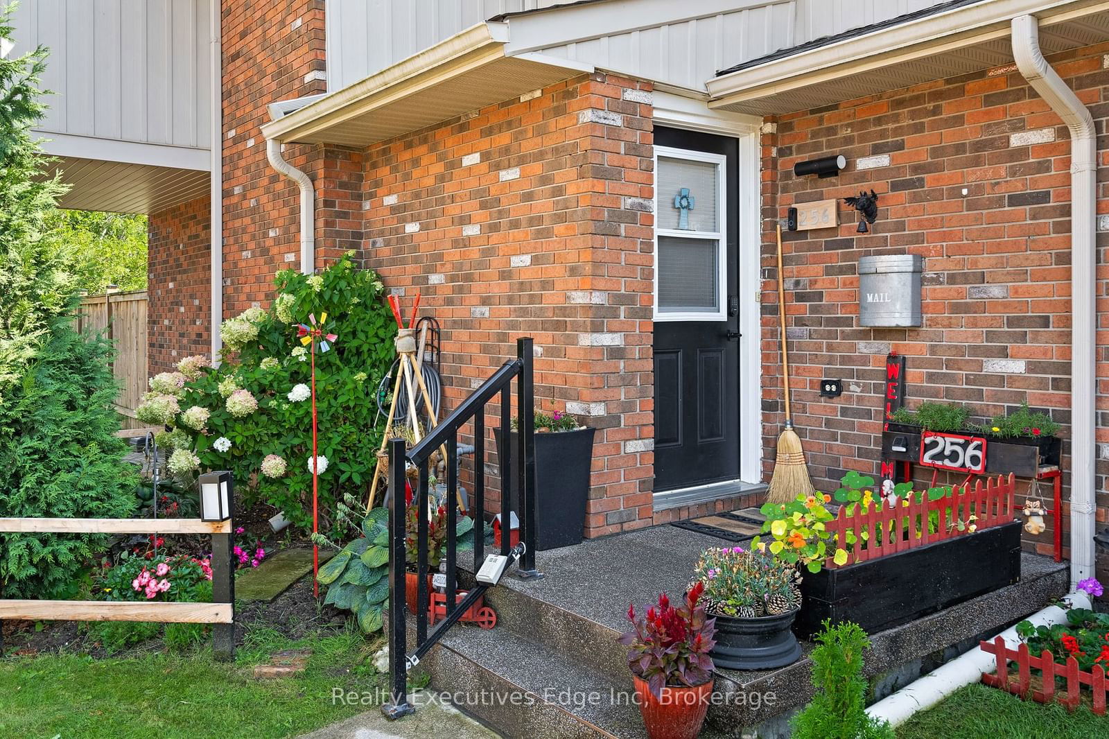 Townhouse for sale at 40-256 Brownleigh Avenue, Welland, 768 - Welland Downtown, L3B 5V8 - MLS: X11936052