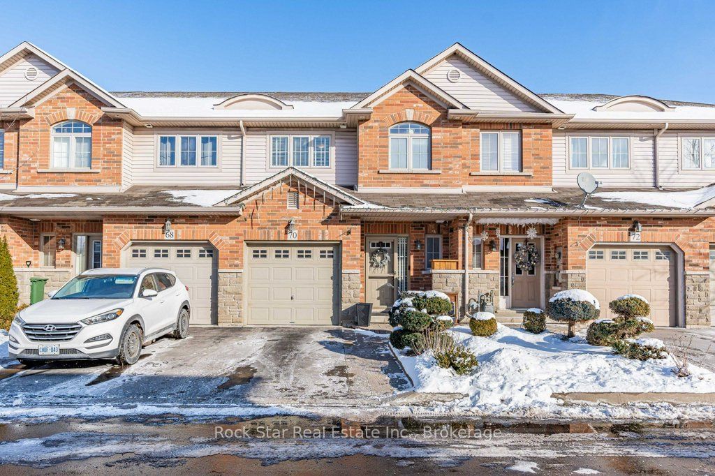 Townhouse for sale at 70 Marina Point Crescent, Hamilton, Stoney Creek, L8E 0E4 - MLS: X11936172