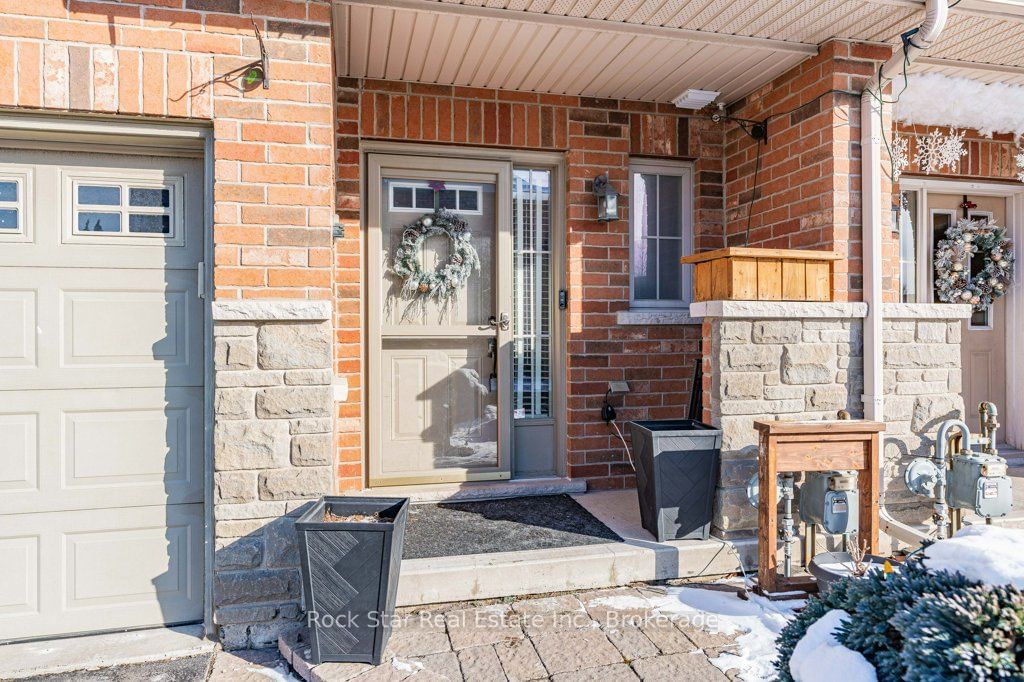 Townhouse for sale at 70 Marina Point Crescent, Hamilton, Stoney Creek, L8E 0E4 - MLS: X11936172