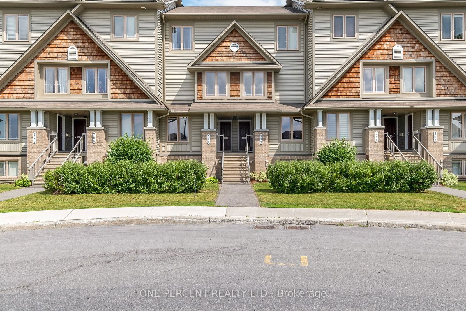 Condo sold at 788 LAKERIDGE Drive, Orleans - Cumberland and Area, 1118 - Avalon East, K4A 0N3 - MLS: X11936233