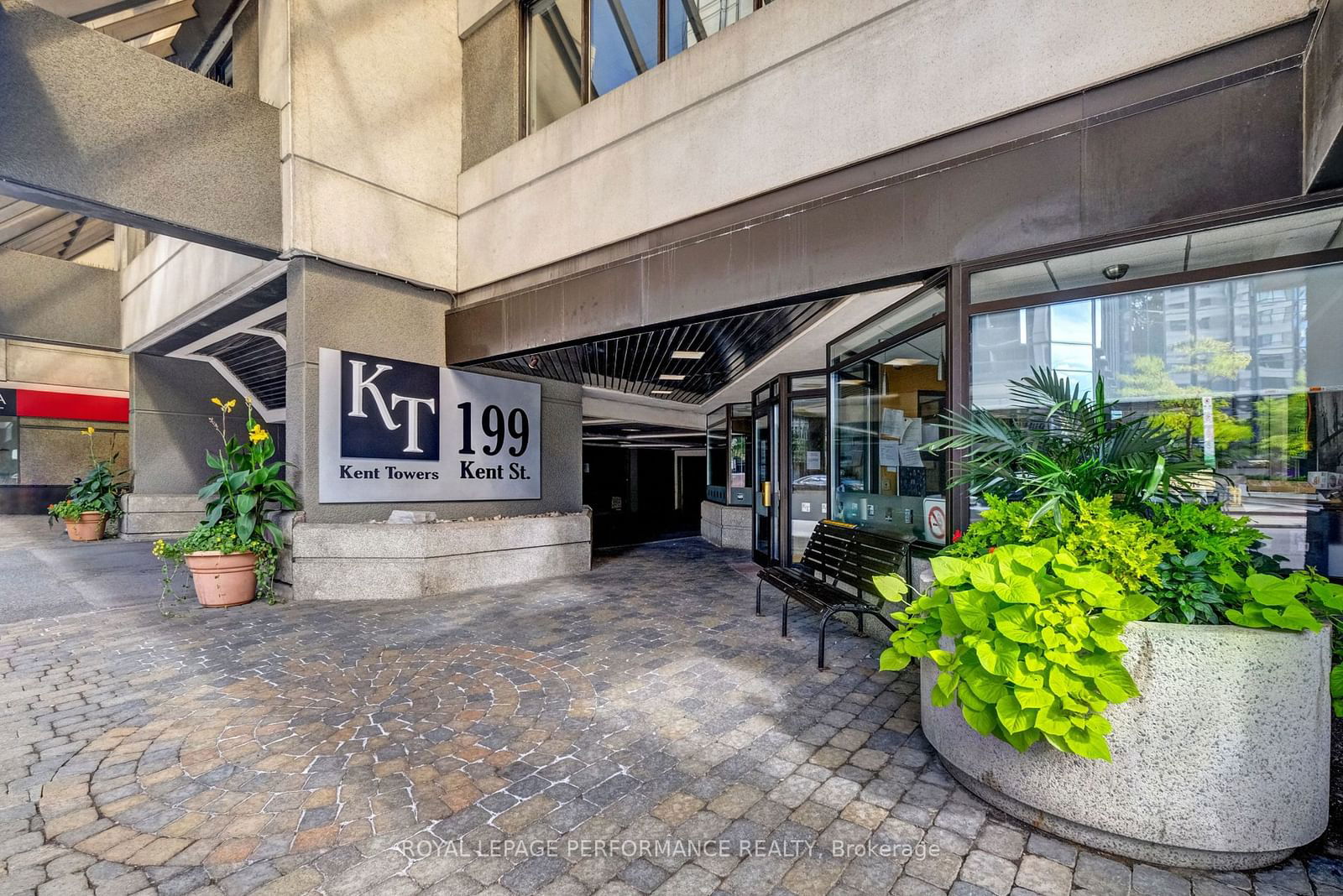 Condo sold at 205-199 Kent Street, Ottawa Centre, 4102 - Ottawa Centre, K2P 2K8 - MLS: X11936293