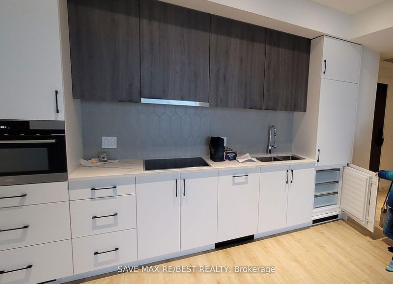 home for lease on 808-741 king Street W