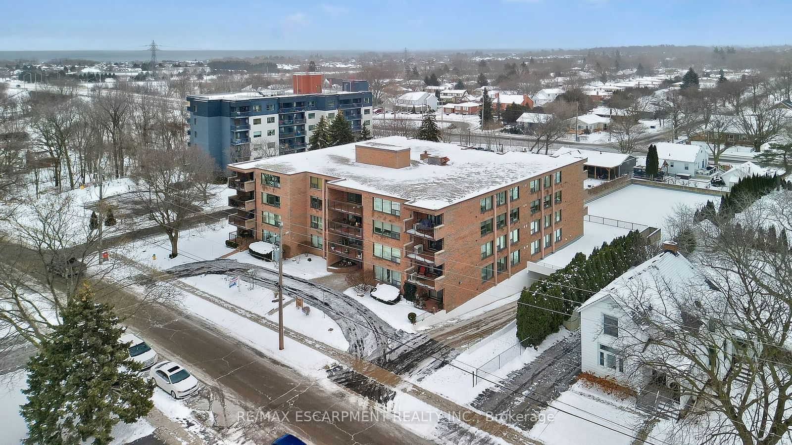 Condo for sale at 101-28 Robinson Street, Grimsby, 542 - Grimsby East, L3M 3C9 - MLS: X11936501