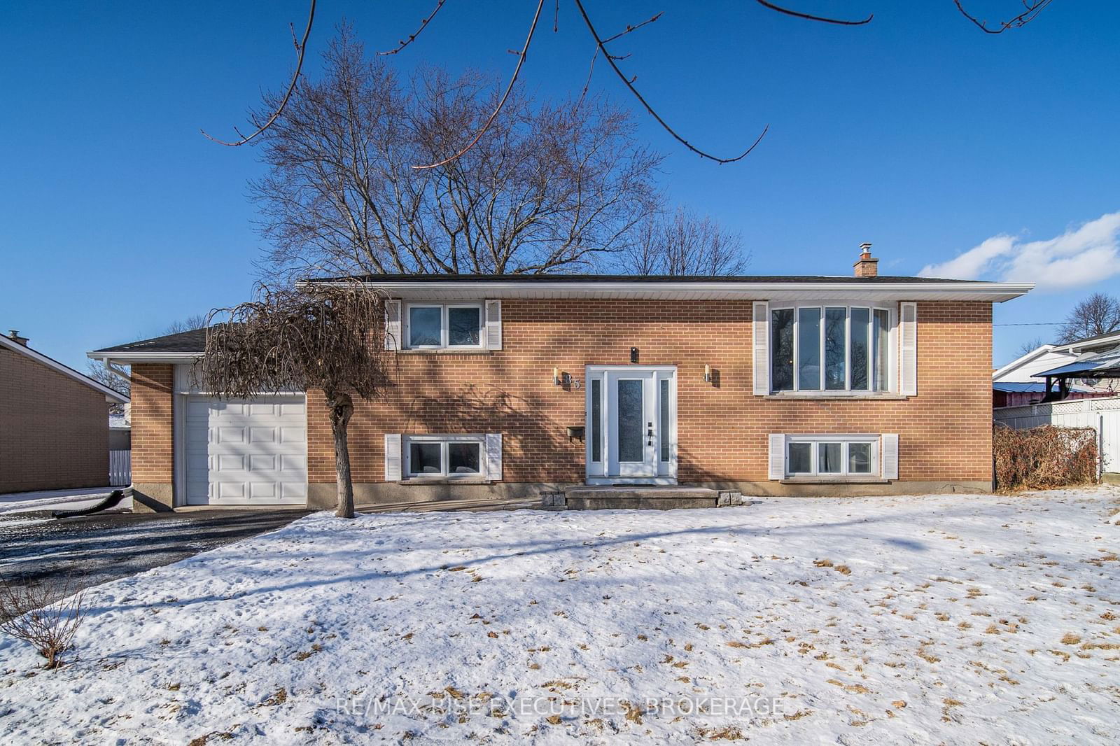 Detached House sold at 85 Conacher Drive, Kingston, K7K 2W6 - MLS: X11937049