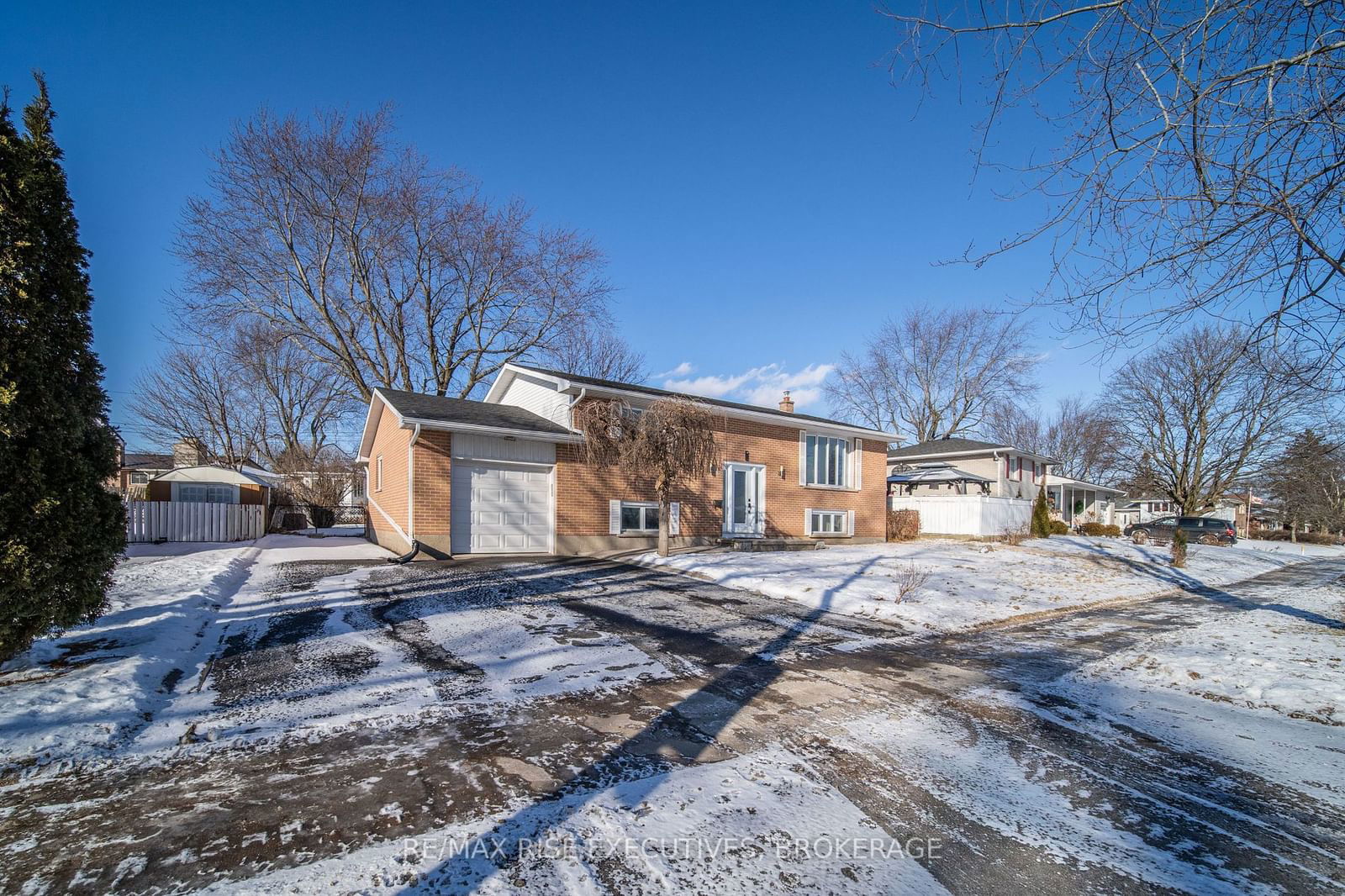 Detached House sold at 85 Conacher Drive, Kingston, K7K 2W6 - MLS: X11937049