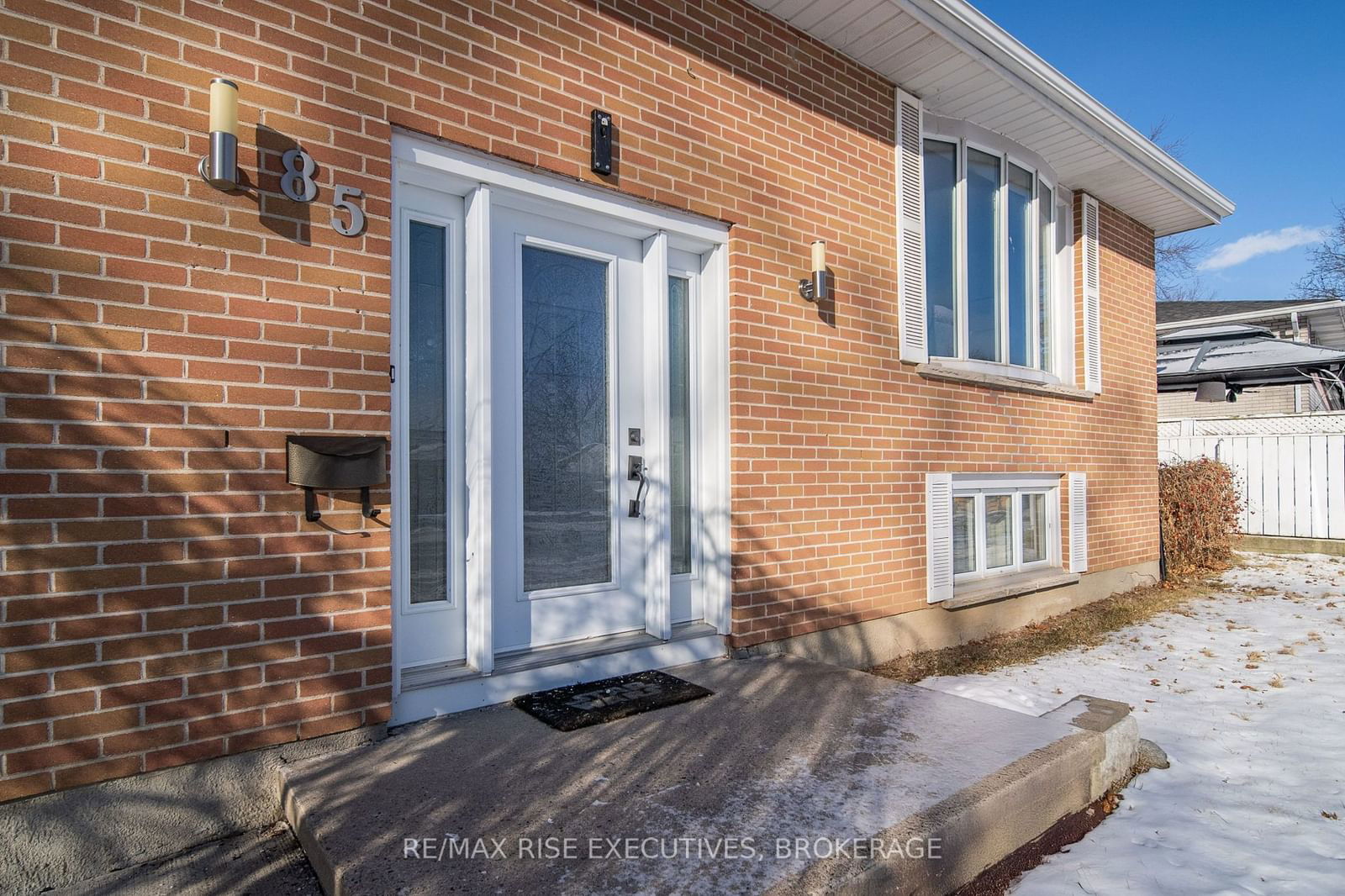 Detached House sold at 85 Conacher Drive, Kingston, K7K 2W6 - MLS: X11937049