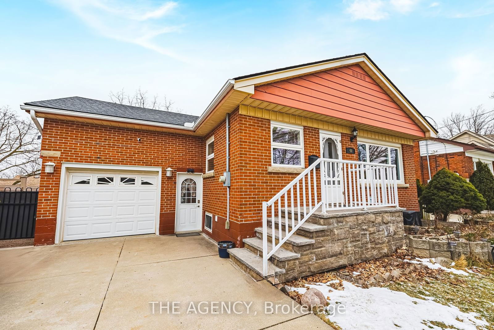 Detached House for sale at 40 Wyngate Avenue, Hamilton, Stoney Creek, L8G 1T2 - MLS: X11937203