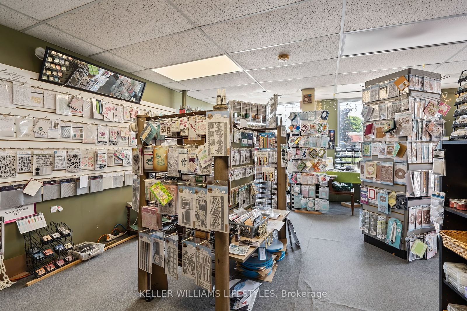 Store W/Apt/Office for sale at 239 Hamilton Road, London, East L, N5Z 1P9 - MLS: X11937214