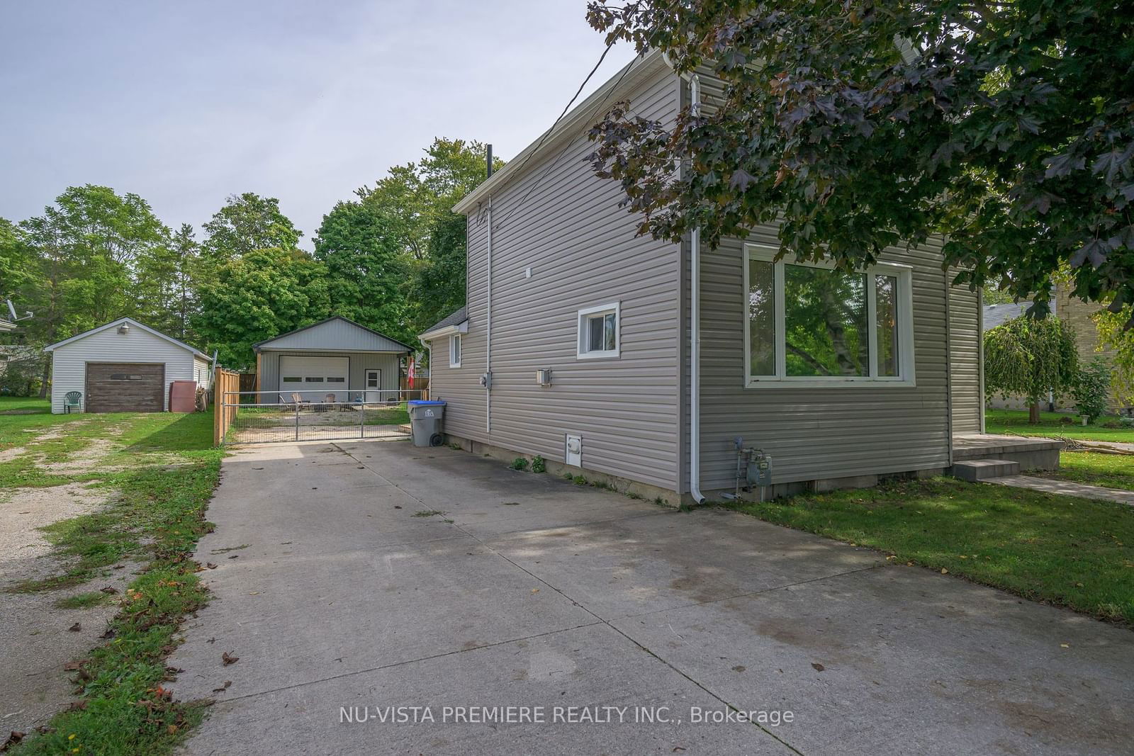 Detached House for sale at 256 Pearl Street, North Middlesex, Parkhill, N0M 2K0 - MLS: X11937357