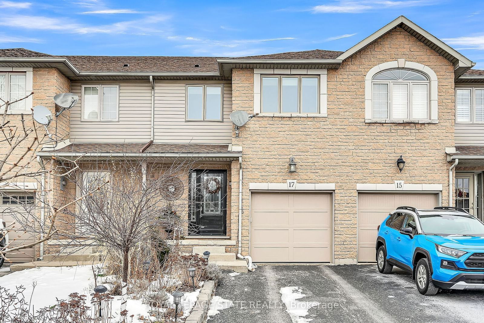 Townhouse sold at 17 Sunters Court, Hamilton, Ancaster, L9G 4Y8 - MLS: X11937428