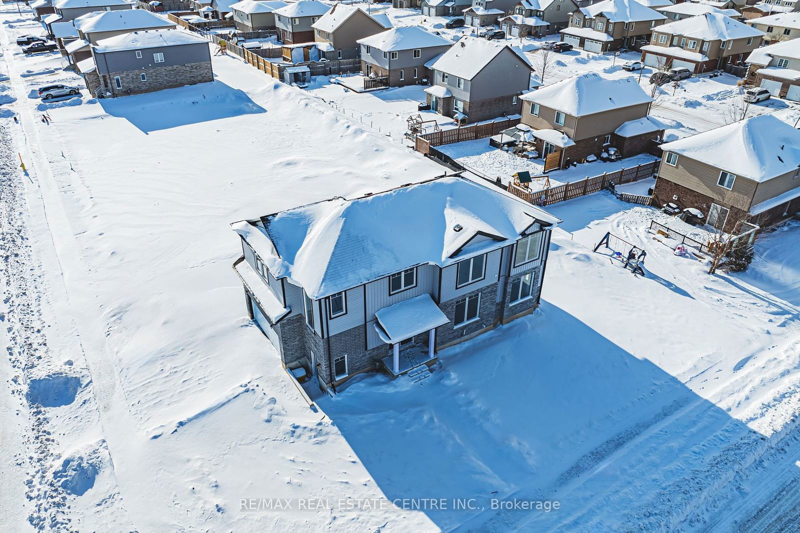 Detached House leased at 91 Maple Street, Mapleton, Rural Mapleton, N0G 1P0 - MLS: X11937544