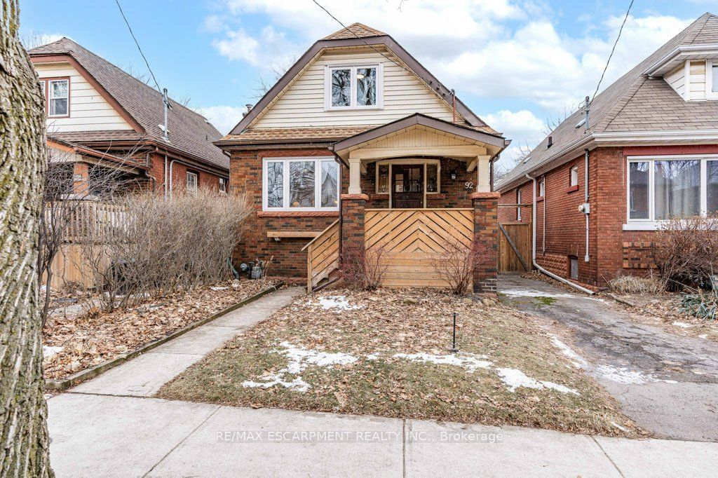 Detached House for sale at 92 Graham Avenue, Hamilton, Delta, L8K 2M3 - MLS: X11937594