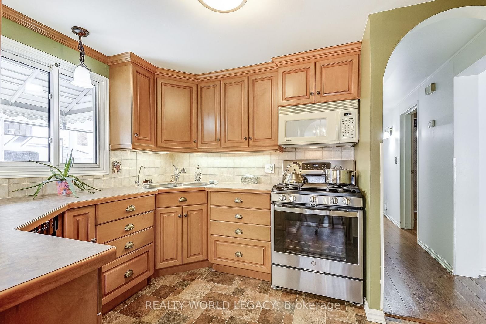 Listing Image 12