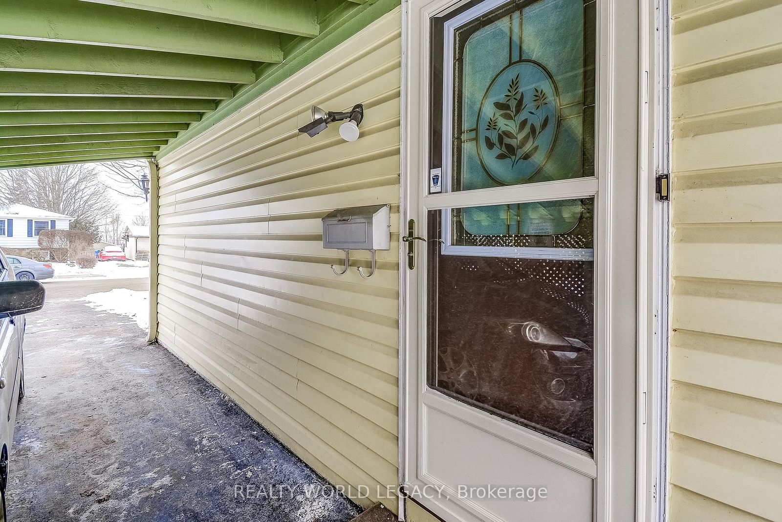 Listing Image 4